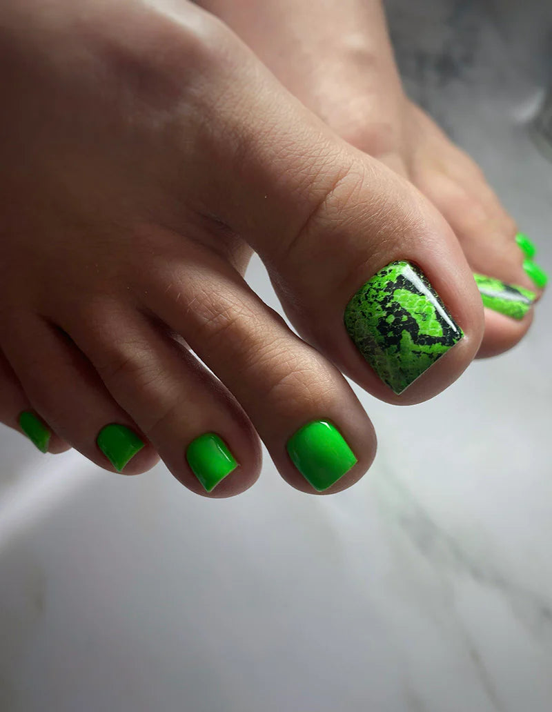 Pedicure Python. Green. Large. Nail wrap WB-952