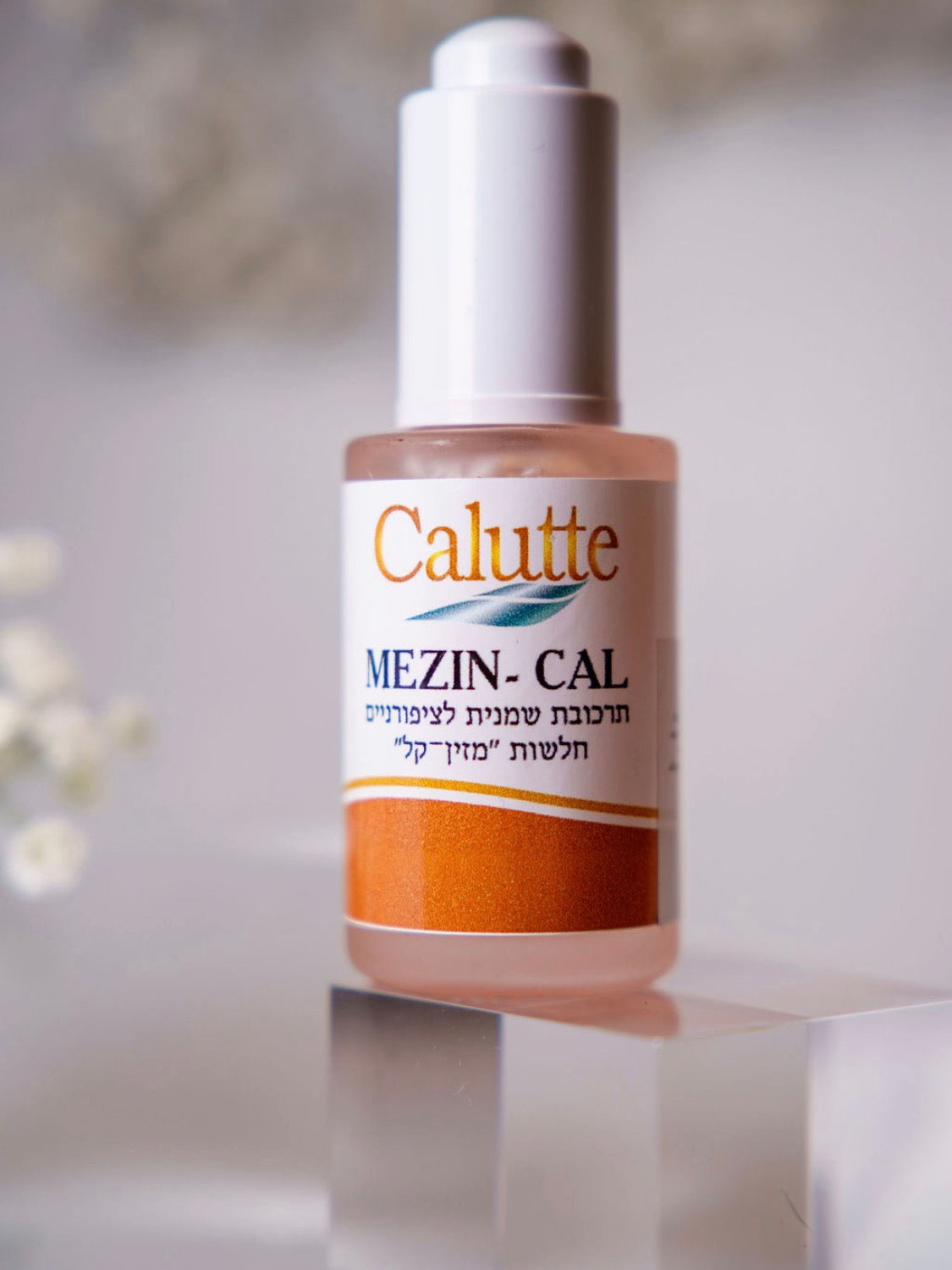 MEZIN-CAL Composition of oils for weakened nails