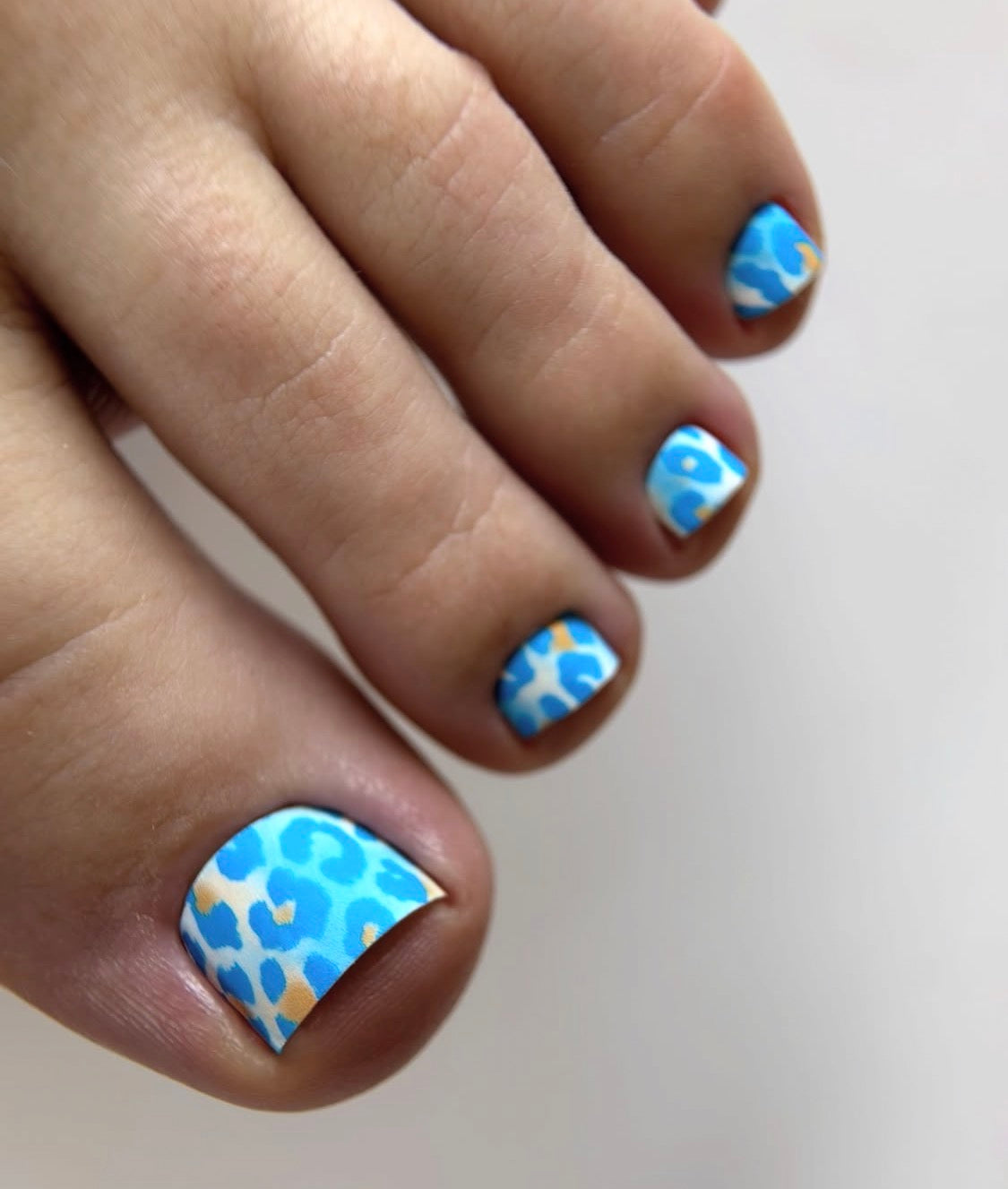 Pedicure Leo Blue and Strokes. Colored Foil. Nail wraps WR-521
